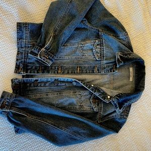 Jean Jacket, perfect to finish your outfit!